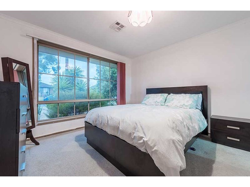 37 Farnborough Avenue, Craigieburn VIC 3064