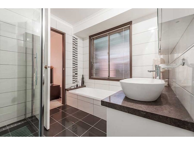 37 Farnborough Avenue, Craigieburn VIC 3064