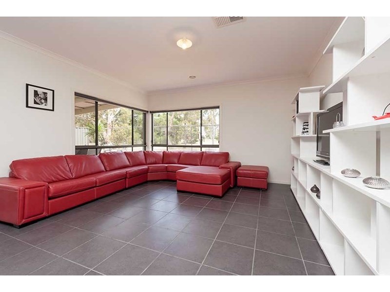 14 Chelmsford Court, Craigieburn VIC 3064