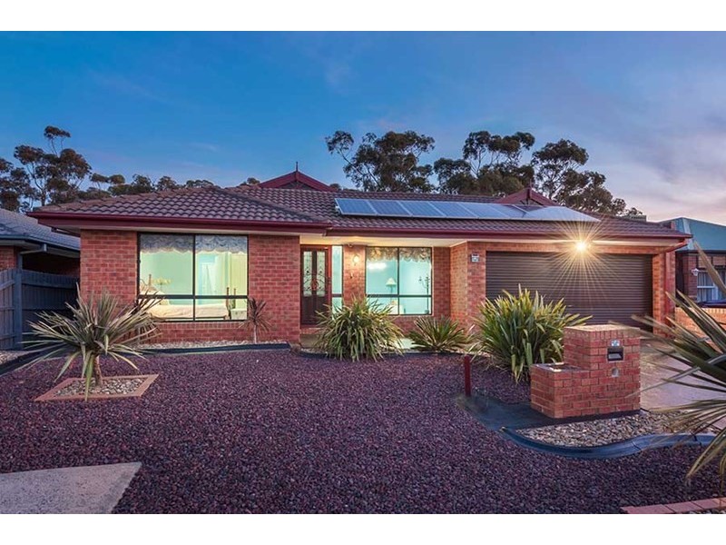10 Edgecombe Way, Roxburgh Park VIC 3064