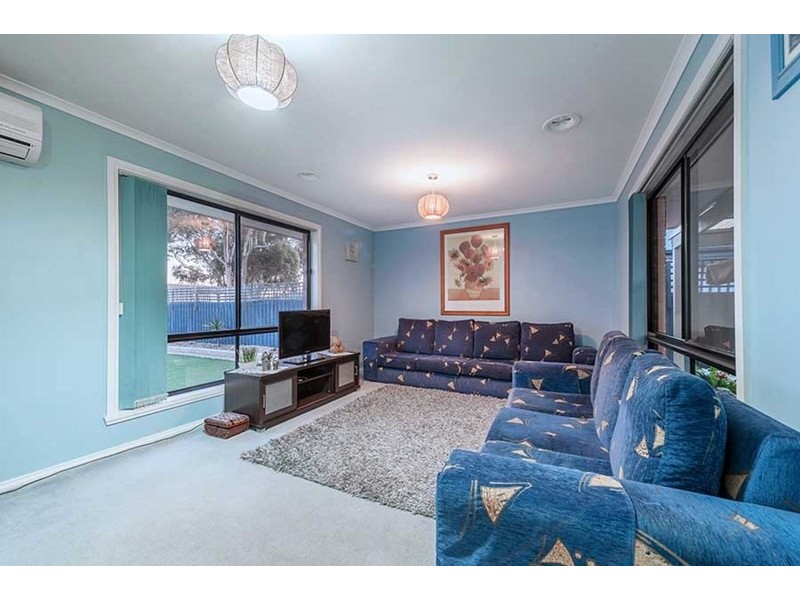 10 Edgecombe Way, Roxburgh Park VIC 3064