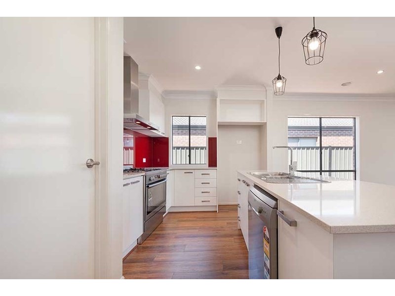 9 Black Wattle Road, Craigieburn VIC 3064
