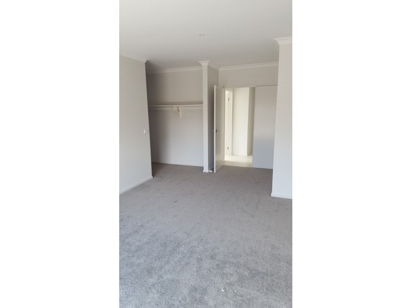 18 Euphoria Street, Craigieburn VIC 3064