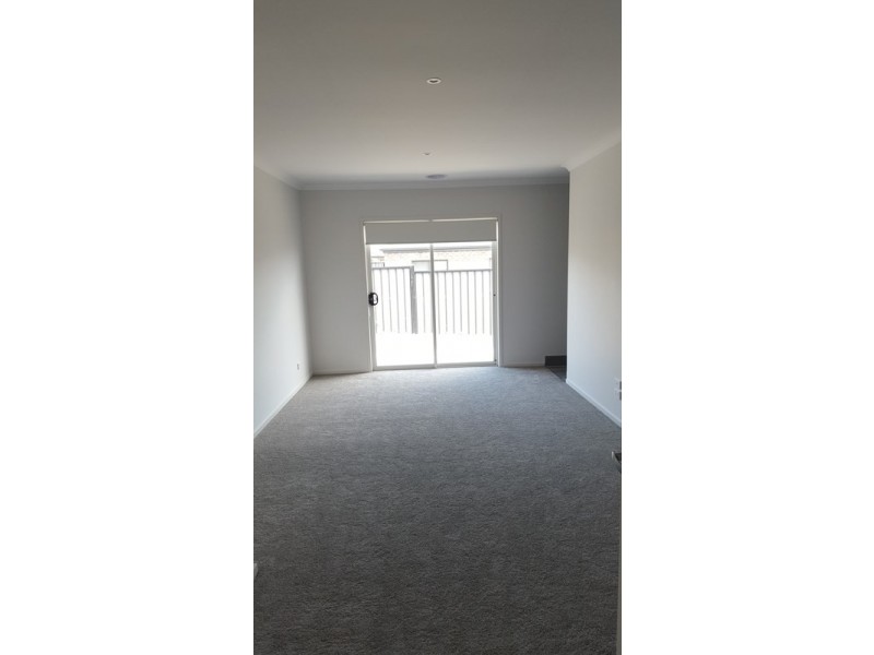 18 Euphoria Street, Craigieburn VIC 3064