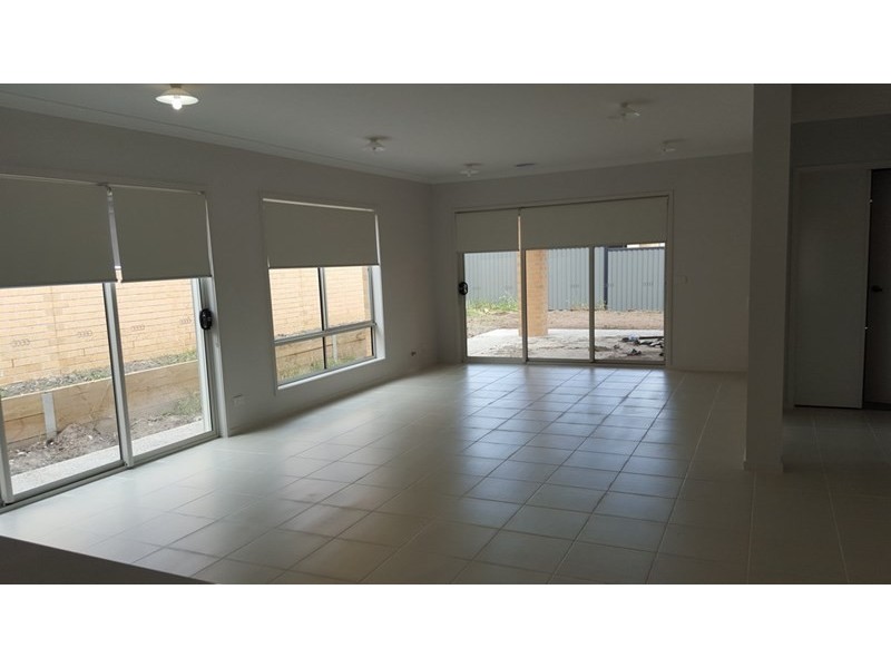 18 Euphoria Street, Craigieburn VIC 3064