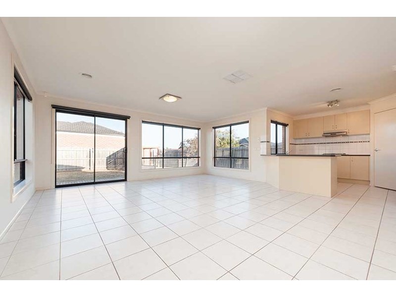 5 Upton Street, Roxburgh Park VIC 3064