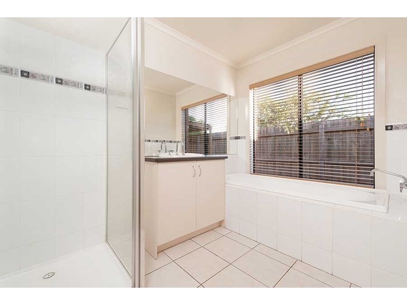 5 Upton Street, Roxburgh Park VIC 3064