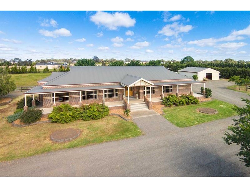 5 Lakeview Drive, Mickleham VIC 3064