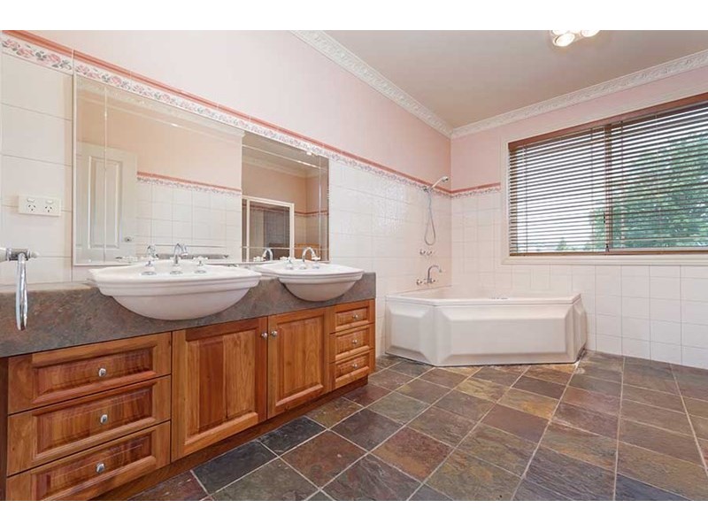 5 Lakeview Drive, Mickleham VIC 3064