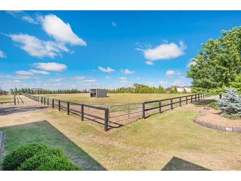 5 Lakeview Drive, Mickleham VIC 3064