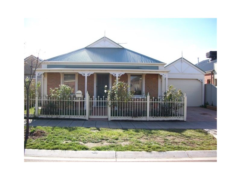 14 Long Island Circuit, Craigieburn VIC 3064