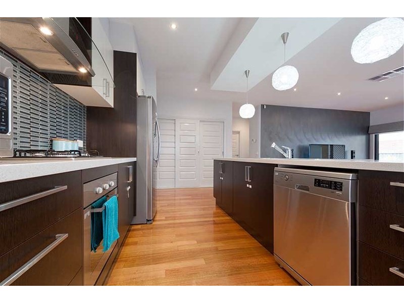 16 Brickwood Circuit, Craigieburn VIC 3064