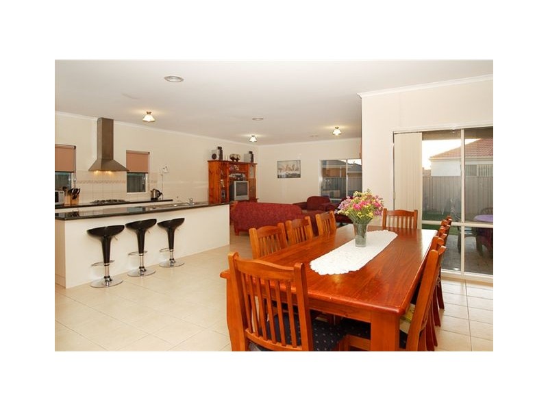 5 Greenhill Place, Craigieburn VIC 3064