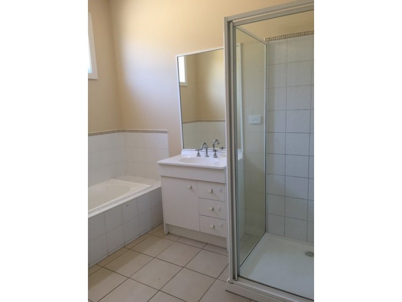 6 Berrima Close, Craigieburn VIC 3064