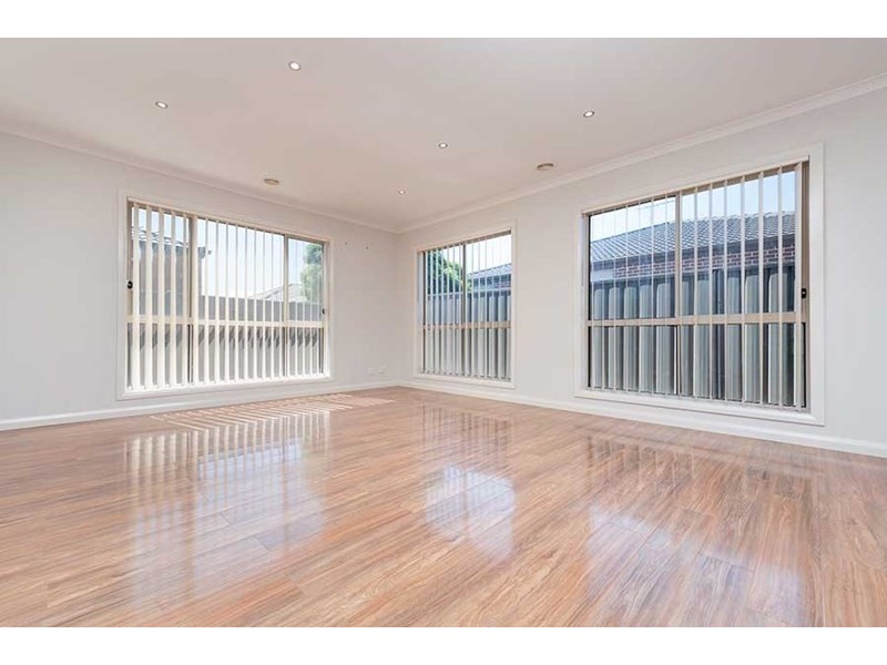 16 Ebony Circuit, Craigieburn VIC 3064