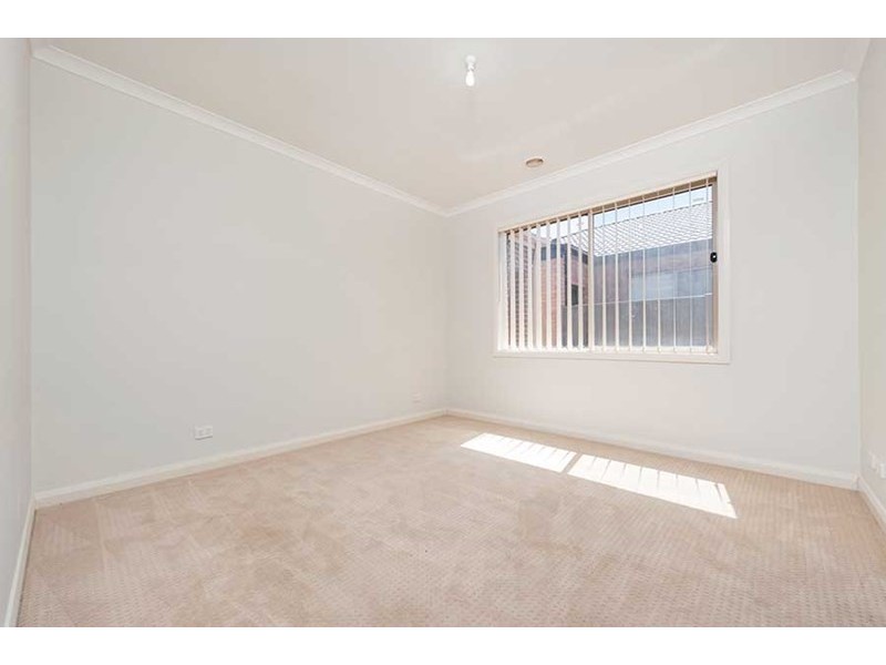 16 Ebony Circuit, Craigieburn VIC 3064