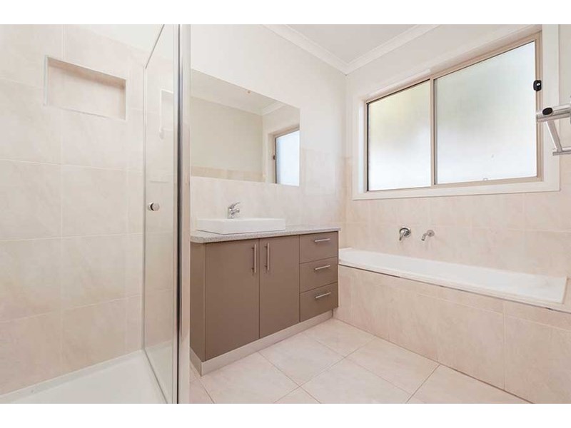 16 Ebony Circuit, Craigieburn VIC 3064