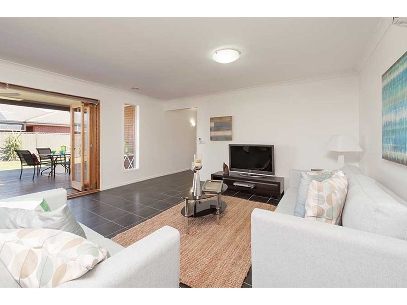 18 Millstream Pass, Craigieburn VIC 3064