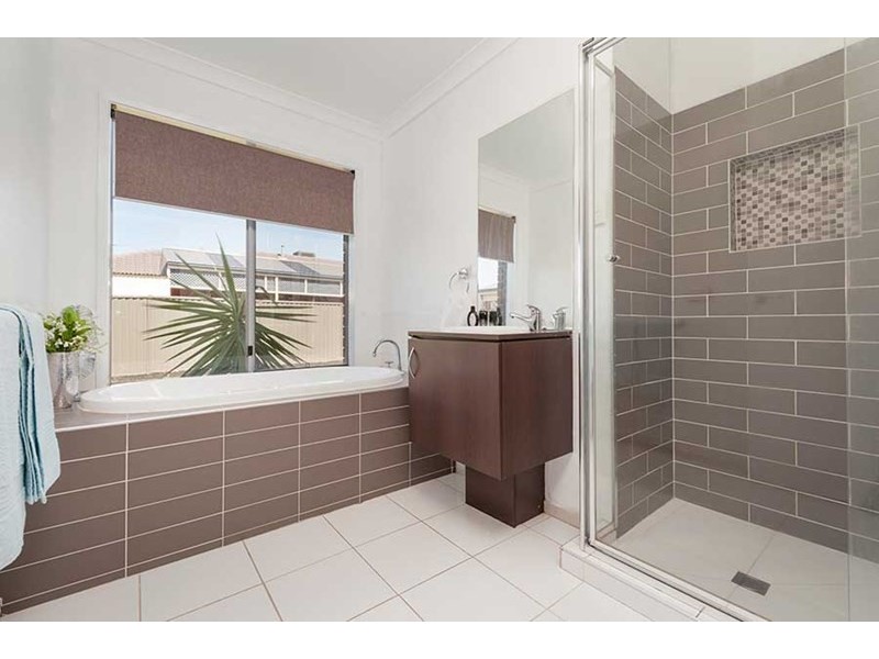 18 Millstream Pass, Craigieburn VIC 3064