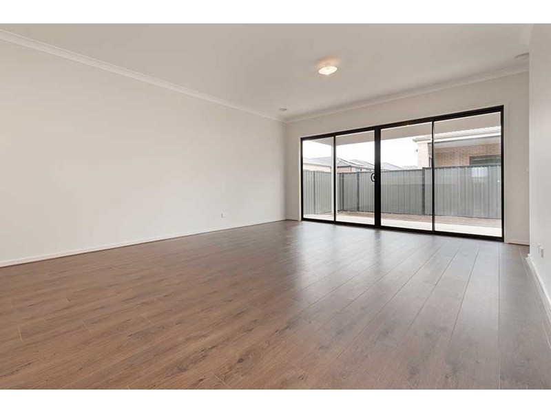 64 Bluebell Drive, Craigieburn VIC 3064