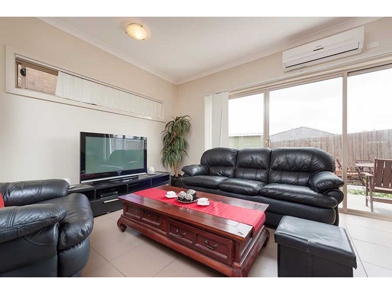 2/23 Leveque Loop, Craigieburn VIC 3064