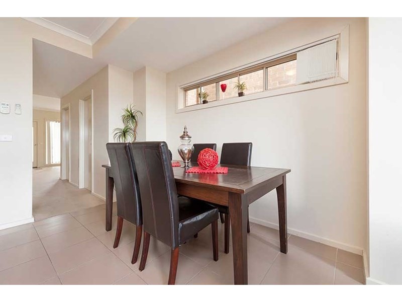 2/23 Leveque Loop, Craigieburn VIC 3064