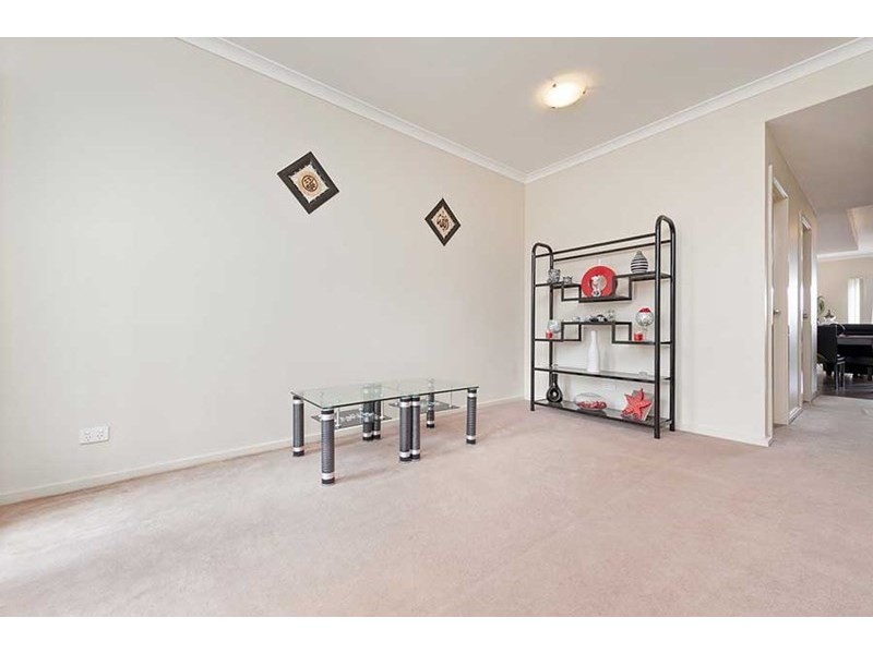 2/23 Leveque Loop, Craigieburn VIC 3064