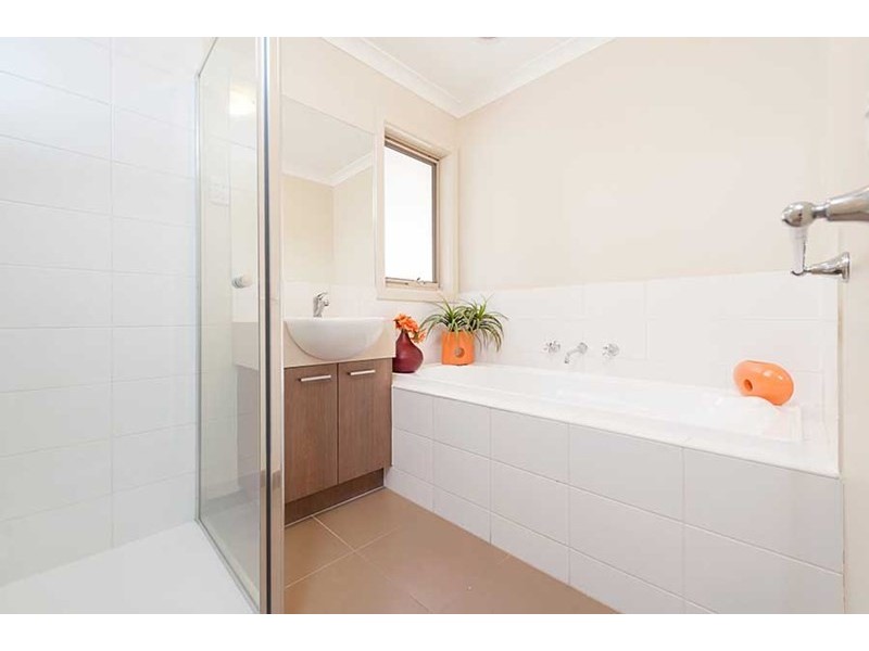 2/23 Leveque Loop, Craigieburn VIC 3064