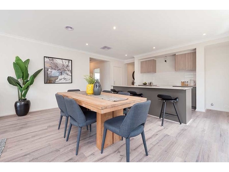 9 Cardigan Street, Craigieburn VIC 3064