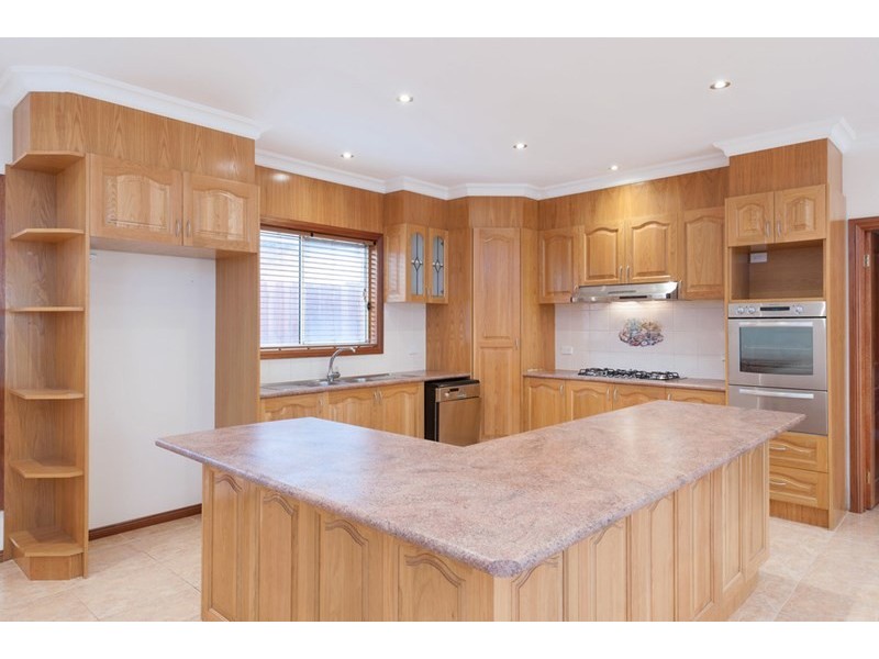 26 Colchester Circuit, Roxburgh Park VIC 3064