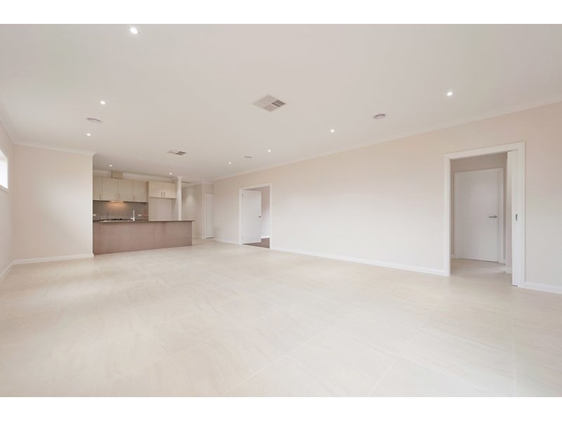 8 Willsmere Way, Mickleham VIC 3064