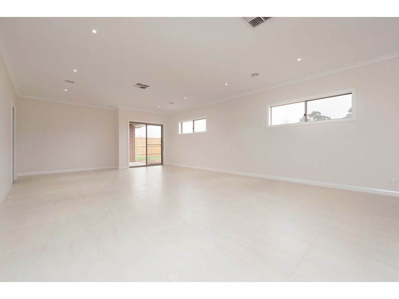 8 Willsmere Way, Mickleham VIC 3064