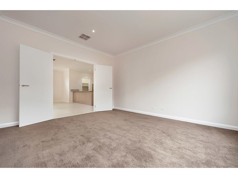 8 Willsmere Way, Mickleham VIC 3064