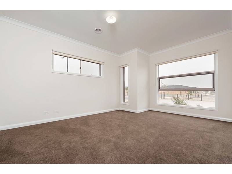 8 Willsmere Way, Mickleham VIC 3064