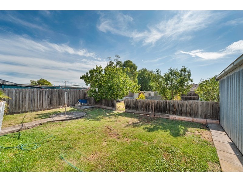 77 Millawa Avenue, St Albans VIC 3021