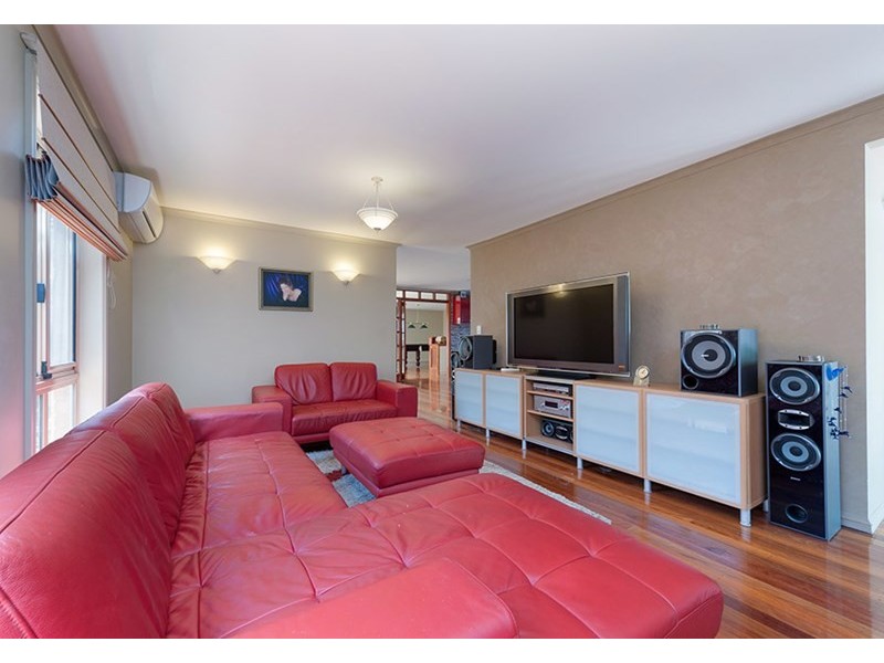 43 Yarcombe Crescent, Craigieburn VIC 3064