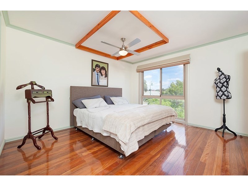 43 Yarcombe Crescent, Craigieburn VIC 3064