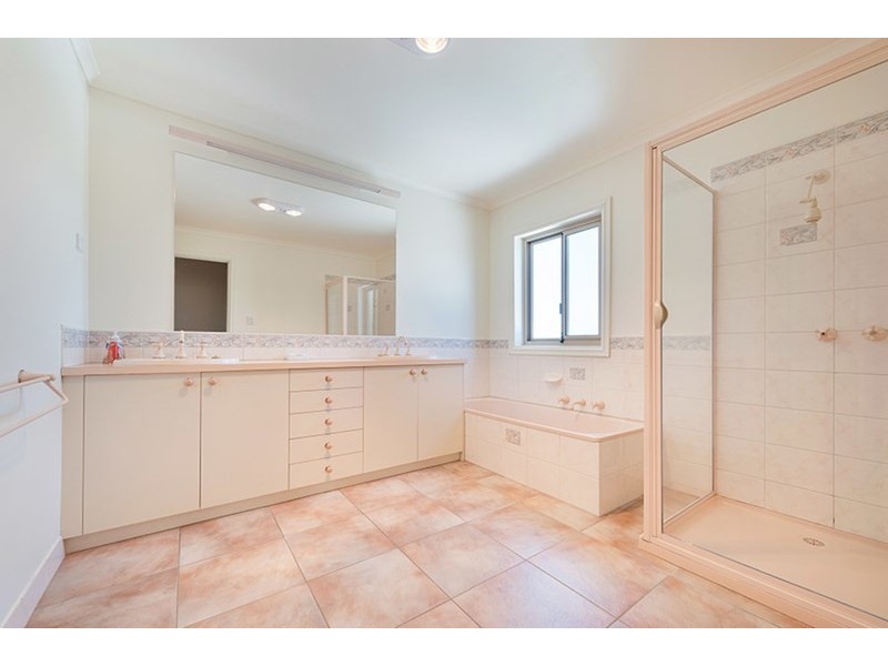 43 Yarcombe Crescent, Craigieburn VIC 3064