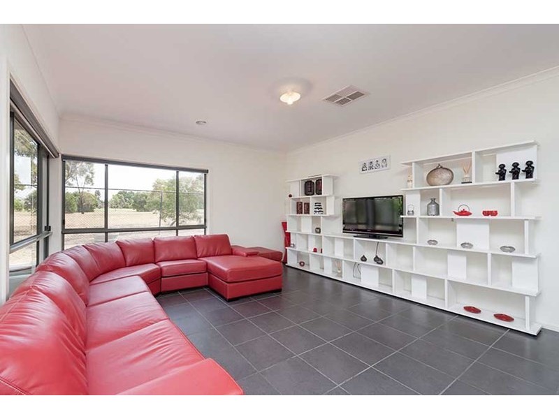 14 Chelmsford Court, Craigieburn VIC 3064