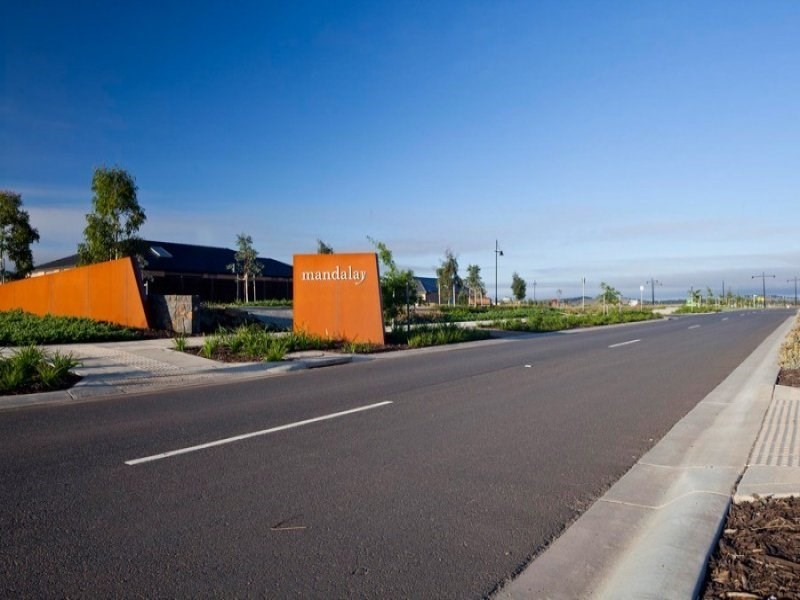 9 Waterfall Crescent, Beveridge VIC 3753