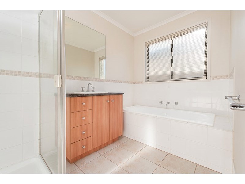 11 Eastwood Place, Craigieburn VIC 3064