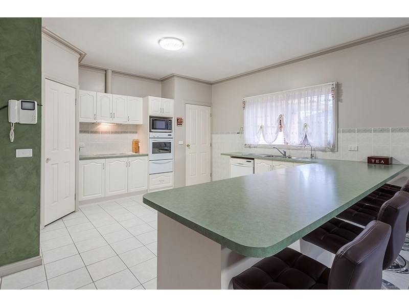 18 Grandview Boulevard, Craigieburn VIC 3064