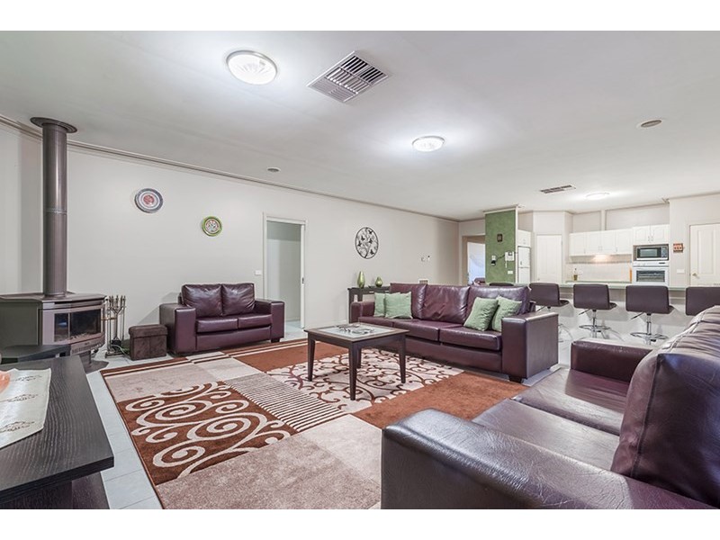 18 Grandview Boulevard, Craigieburn VIC 3064