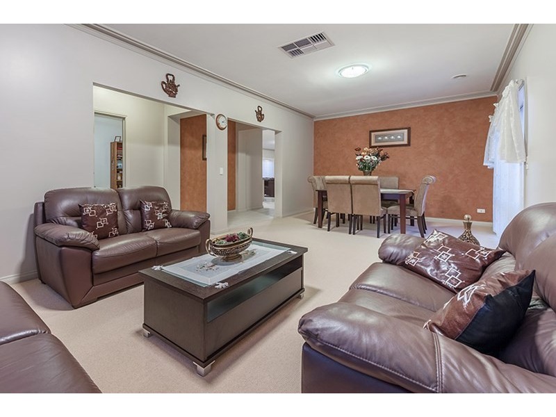 18 Grandview Boulevard, Craigieburn VIC 3064