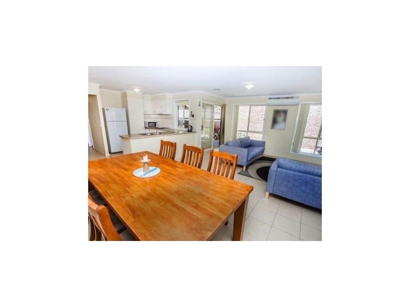 27 Villawood Avenue, Roxburgh Park VIC 3064