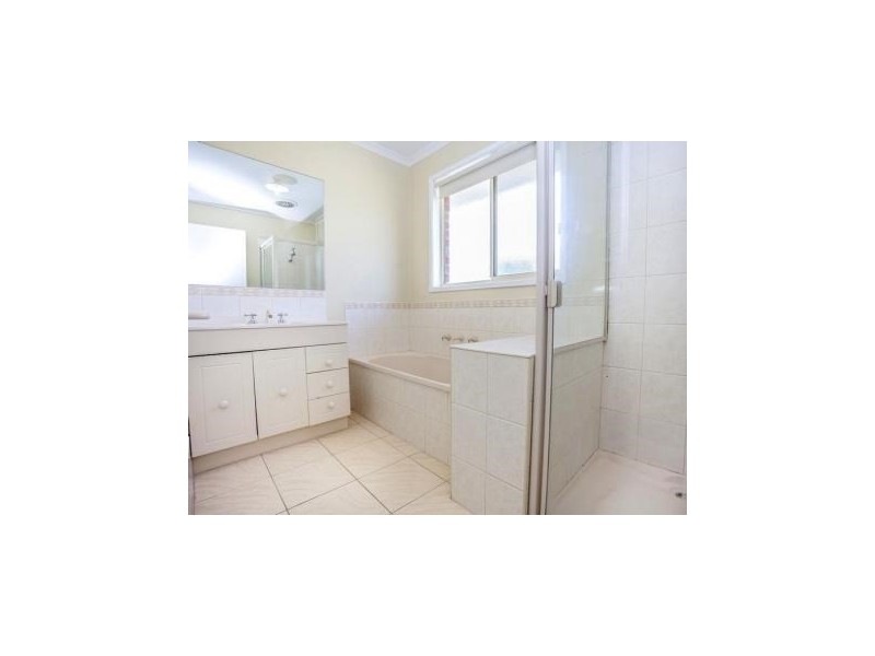 27 Villawood Avenue, Roxburgh Park VIC 3064