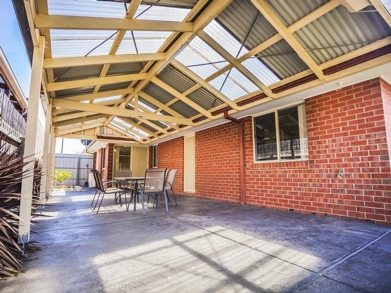 27 Villawood Avenue, Roxburgh Park VIC 3064