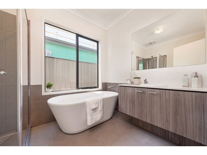 5 Bluebell Drive, Craigieburn VIC 3064