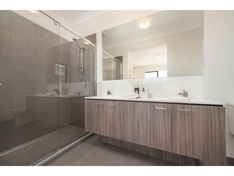 5 Bluebell Drive, Craigieburn VIC 3064