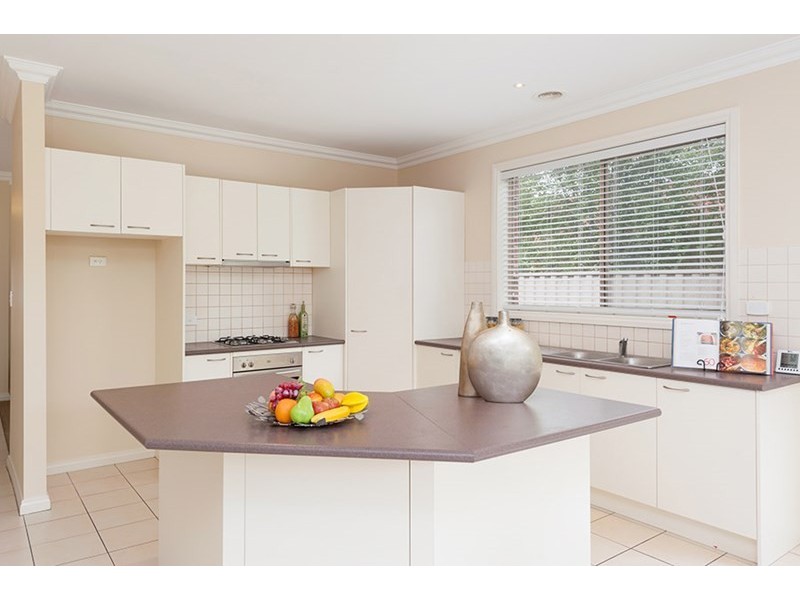 6 Berrima Close, Craigieburn VIC 3064